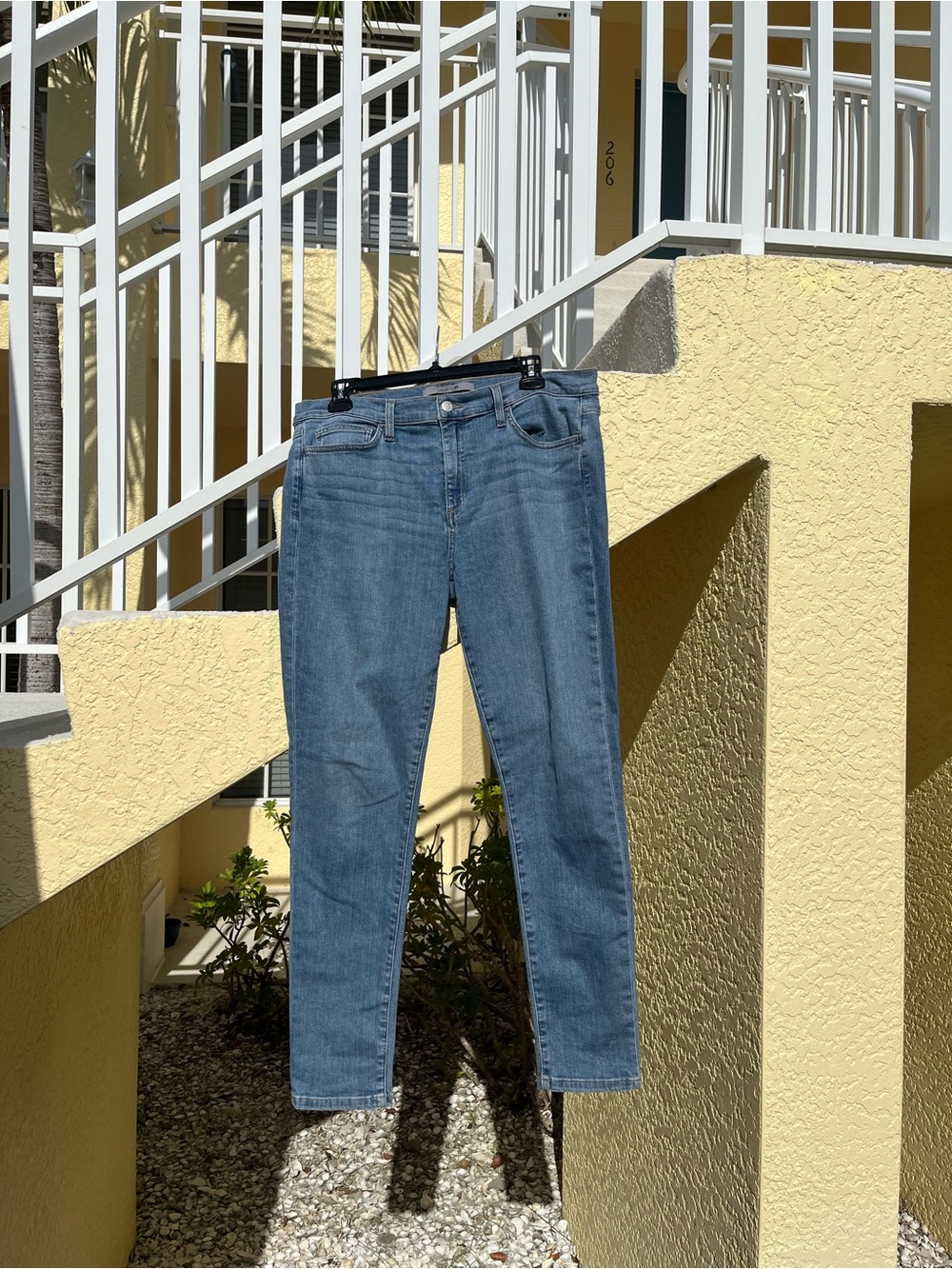 Joe's Jeans Light to Medium Blue size 32